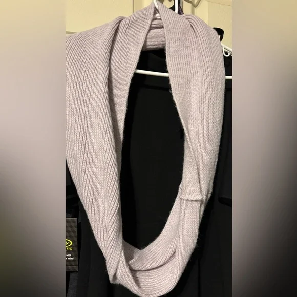 NWT 2 Infinity Scarves 🧣 - Picture 3 of 4